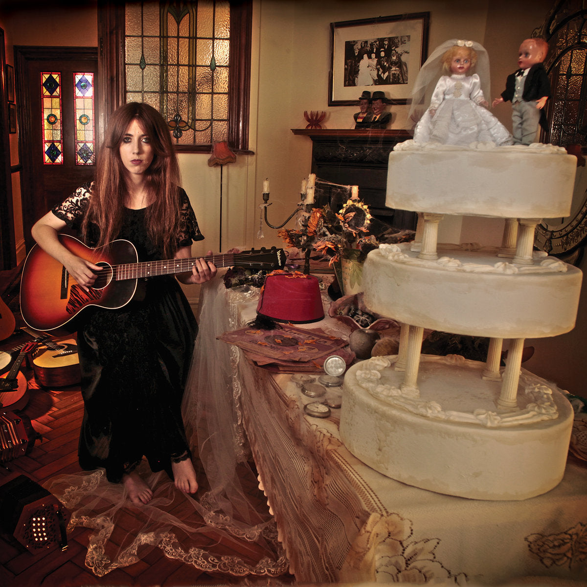 GWENIFER RAYMOND - Strange Light Over Garth Mountain (Vinyle) PRÉCOMMANDE (4 septembre)