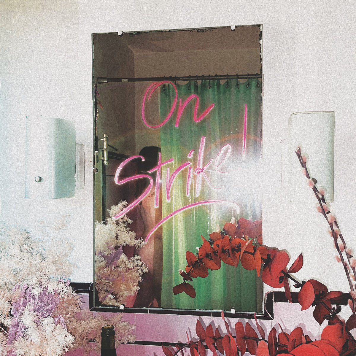 AMERICAN LIPS - On Strike! (Vinyle)